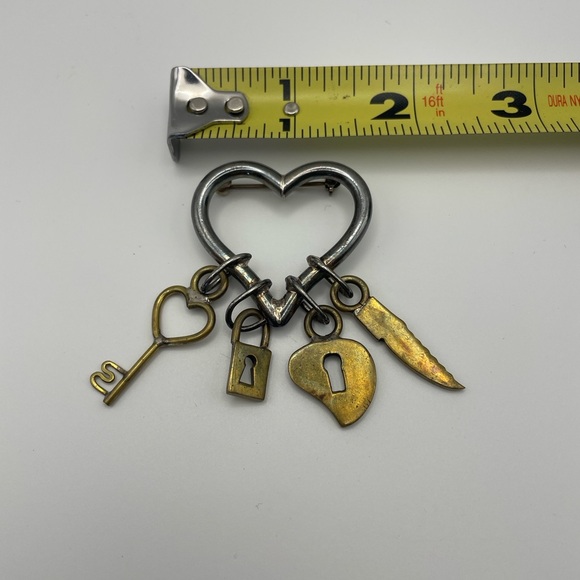 Vintage Edgy Heart Dangle Brooch – Dagger, Lock, Key & Heart Charms 🔒🗡️💔 - Picture 3 of 5